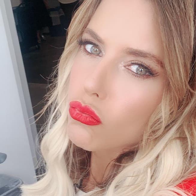 "No tengo mucho qué decir ahorita porque no me corresponde y a parte me duele tener que hablar de un tema de gente que quiero tanto", agregó.
<br>