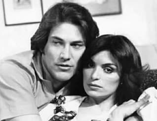 Después de alcanzar la fama en Argentina, el actor se fue a Venezuela para protagonizar 'Rafaela' (1977), junto a Chelo Rodríguez, y 'María del mar' (1978).