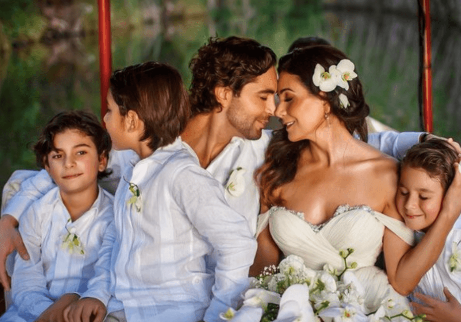 En diciembre de 2020 
<a href="https://www.univision.com/famosos/patricia-manterola-nueva-boda-fotos">la pareja renovó sus votos</a> tras 10 años de matrimonio, en una ceremonia privada en la Rivera Maya. Sólo acudieron sus hijos y compartieron el evento en el canal de YouTube familiar y sus redes sociales.