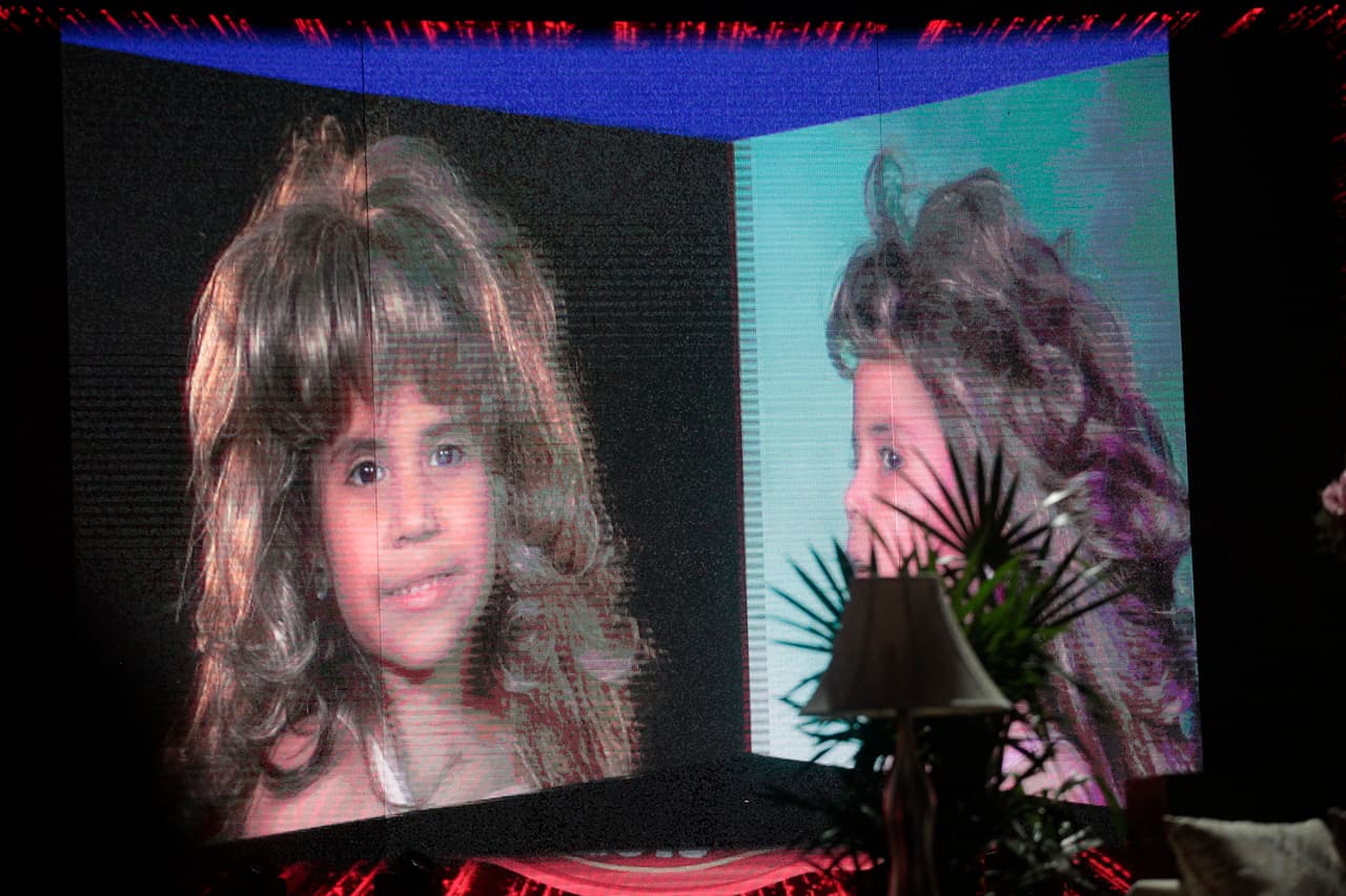 "Cada día la vida es una gran corrida... ¡Mala noche, no! Cada día una lucha si no te das la ducha. ¡Mala noche, no!", sonó en el foro de Pequeños Gigantes este domingo.