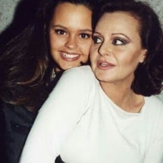 Además, es uno de los mejores discos de ese año y uno de los más importantes de la carrera discográfica de Rocío Dúrcal.