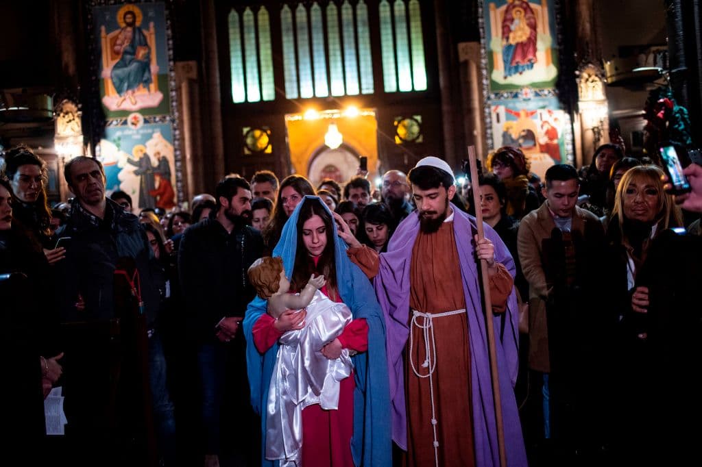 Católicos cristianos realizan nacimiento viviente en la iglesia Saint Antuan church, la iglesia católica romana más grande de Estambul.