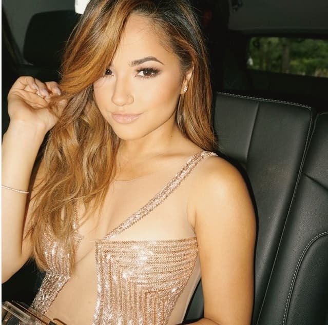 "Ni siquiera necesitas un champú caro, solo un buen acondicionador y agua fría", dijo.