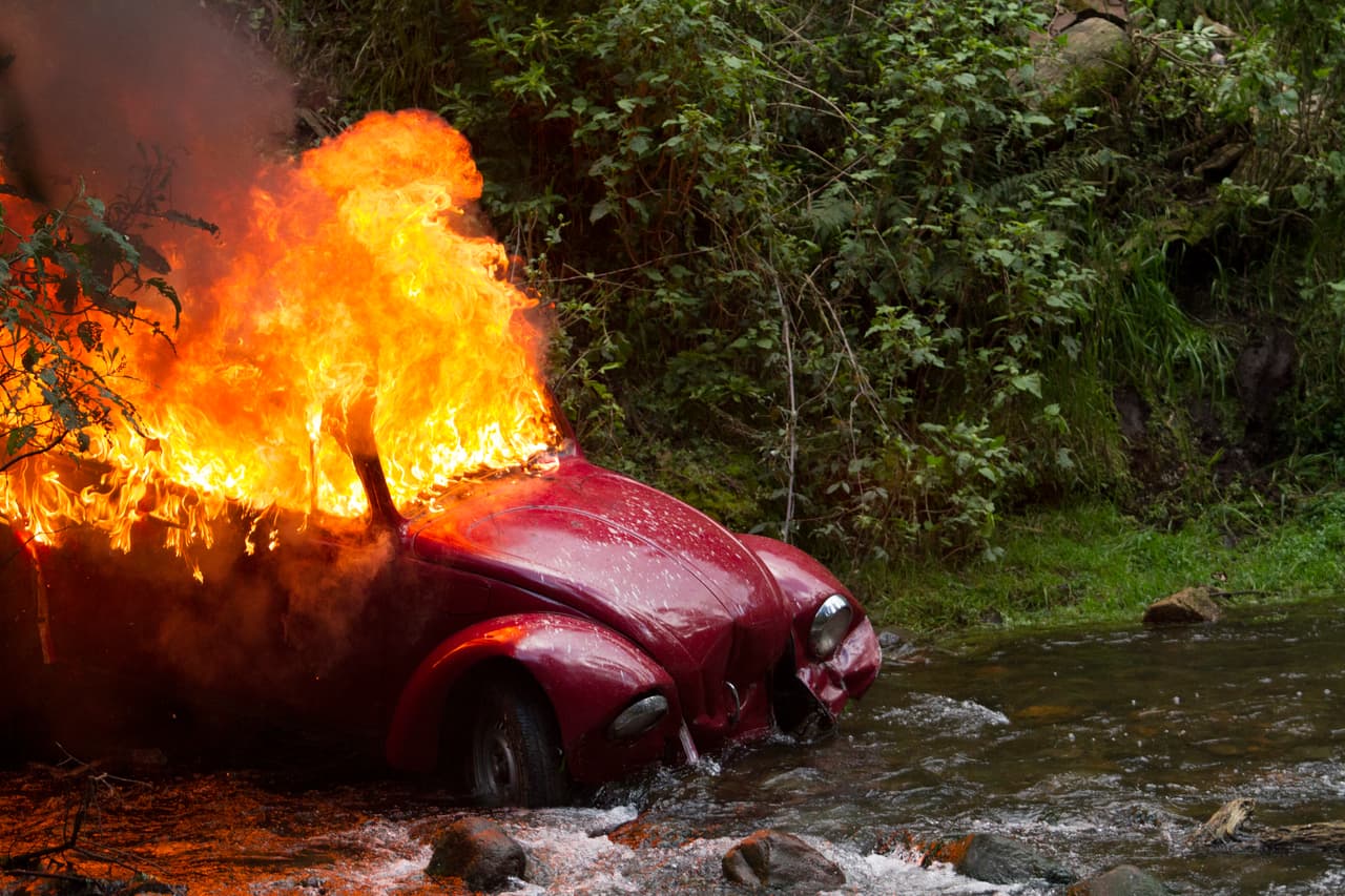 El auto explotó frente a la DEA.