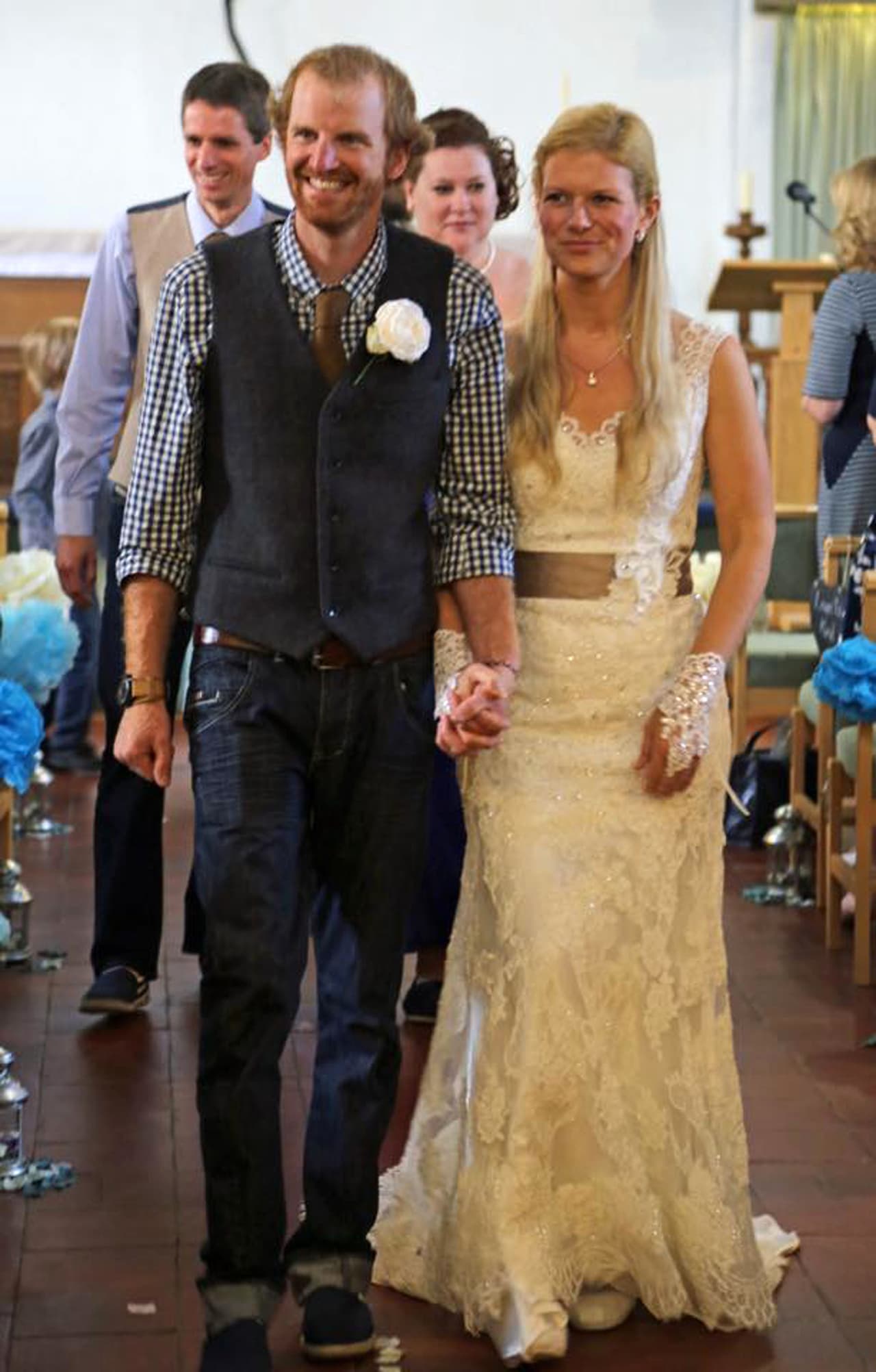 Así es como Louise entró a la iglesia: ¡caminando!