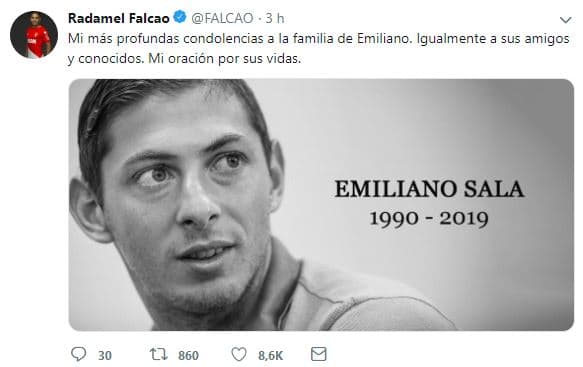 Falcao García, rival en la Ligue 1 de Emiliano, no dejó pasar la oportunidad para ofrecer sus oraciones.
