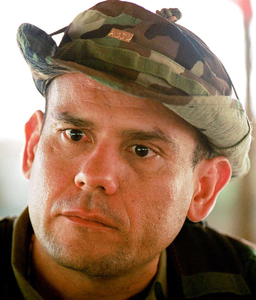 Fundador de las Autodefensas Unidas de Colombia Carlos Castaño en una fotografía de archivo de febrero de 2001