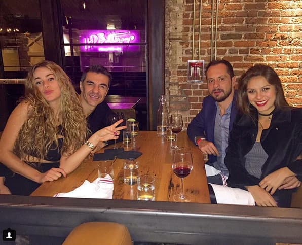 Es a través de sus redes sociales que sus seguidores se dan cuenta de la felicidad de los novios.