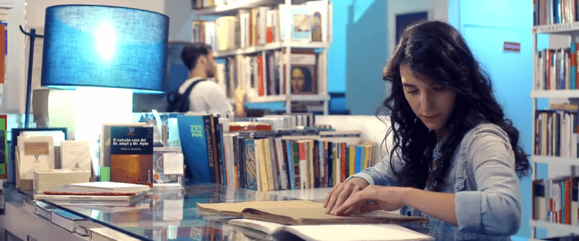 #6 ¿El pasatiempo de tu novia es leer historias románticas?