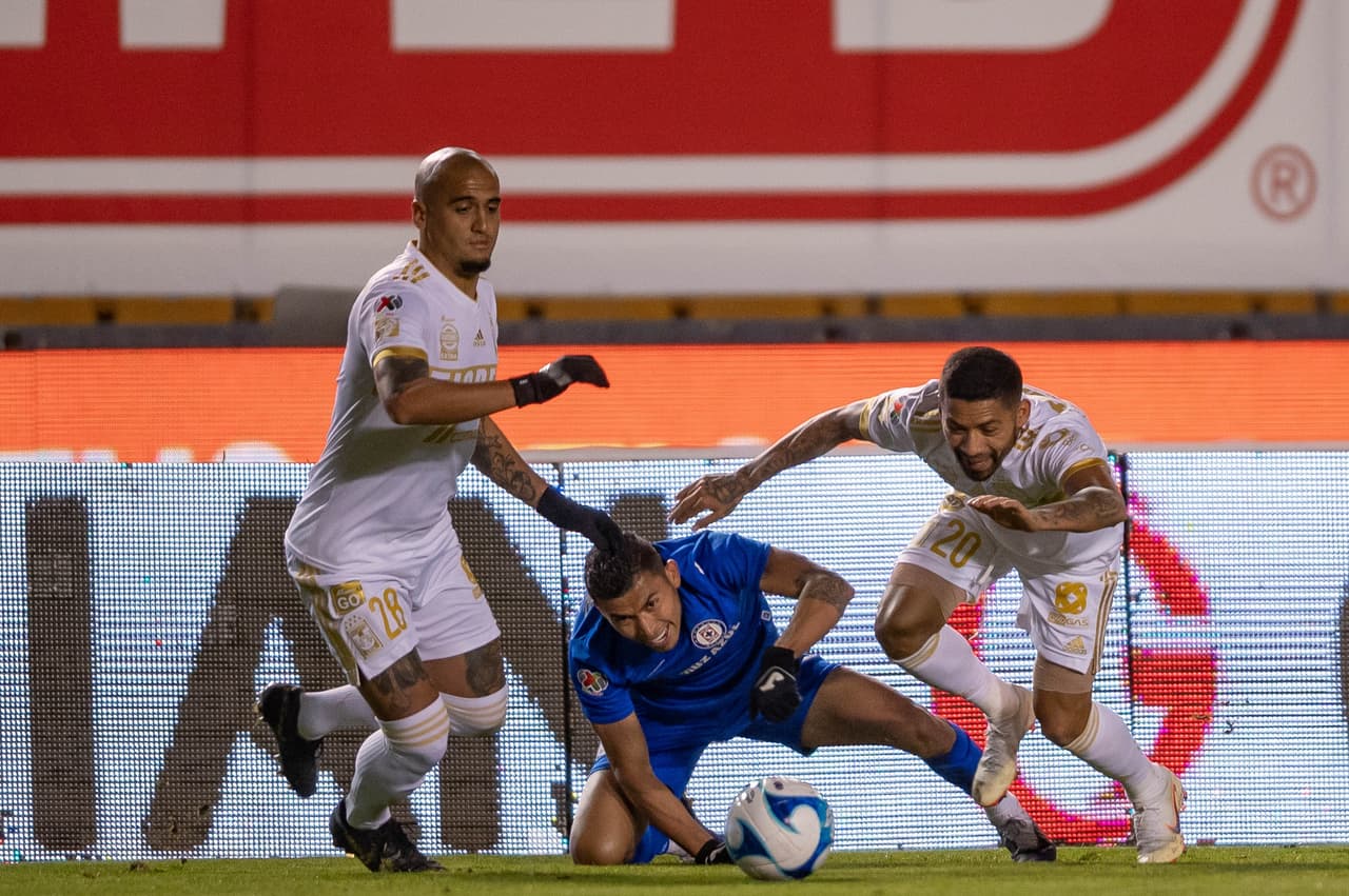 Los Tigres no tienen un buen regreso y Cruz Azul vence 0-2 en el Volcán. Cruz Azul se sitúa en la tercer posición con 12 unidades y los regios se quedan en la décima plaza con 7 unidades, aunque tienen un partido menos que los demás.