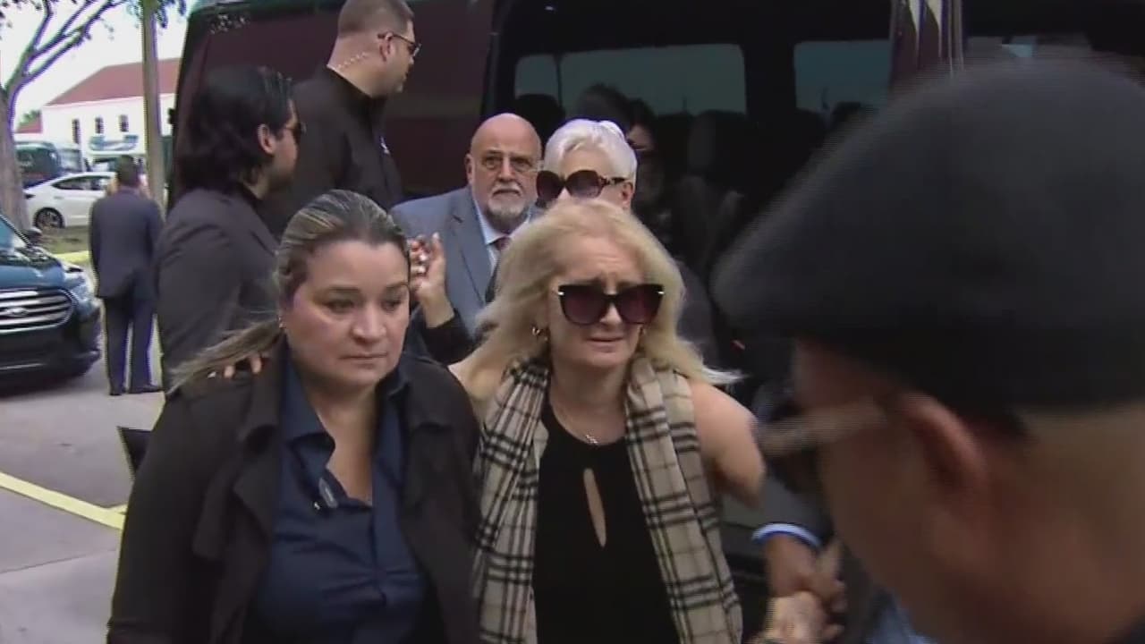 Hijos de José José se despiden de su padre en una ceremonia llena de emoción