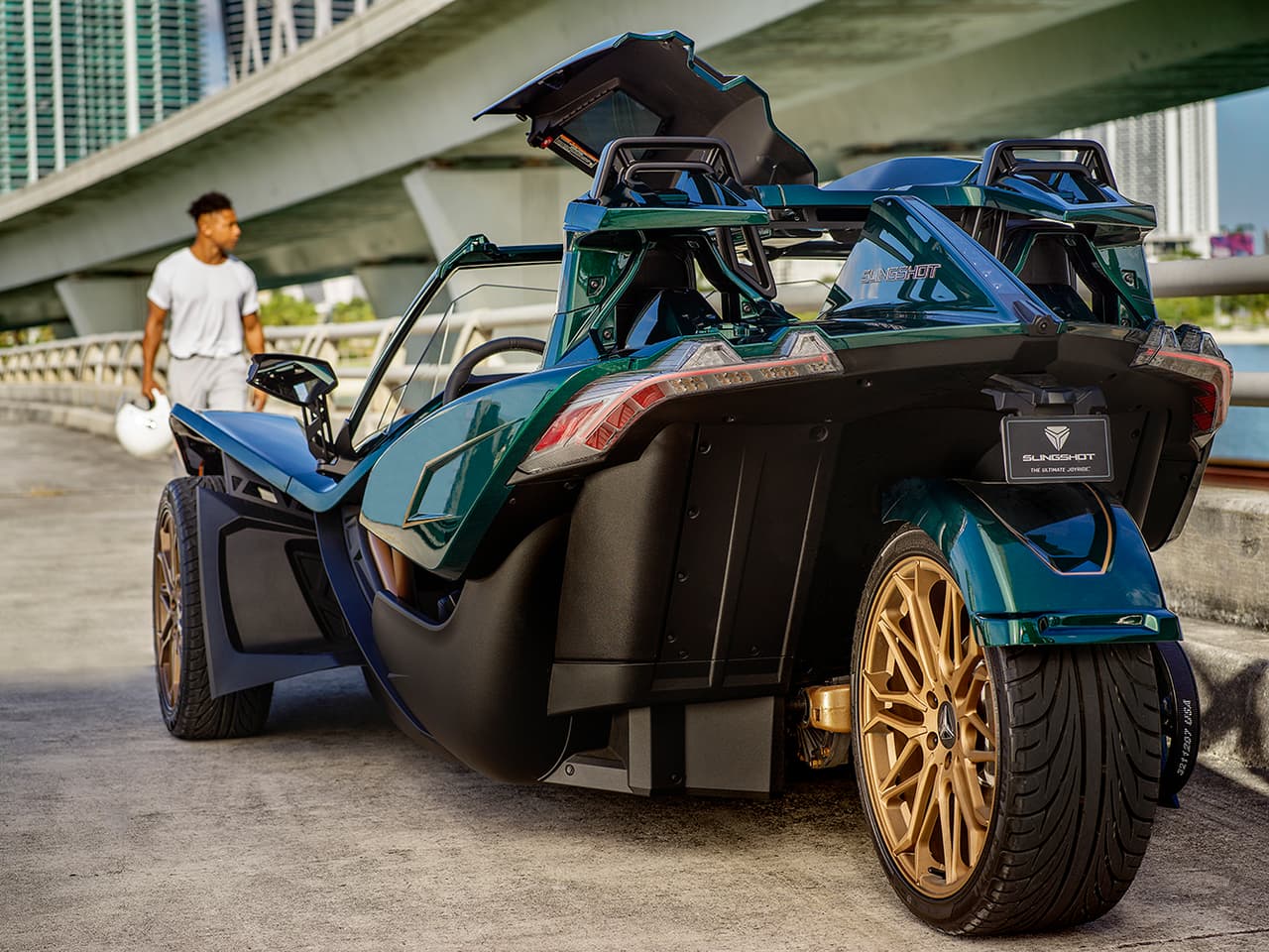 Una de las grandes diferencias en la nueva generación del Slingshot (incluyendo en esta edición limitada), es que ahora ofrecen la opción de la transmisión AutoDrive (operada como una transmisión automática).