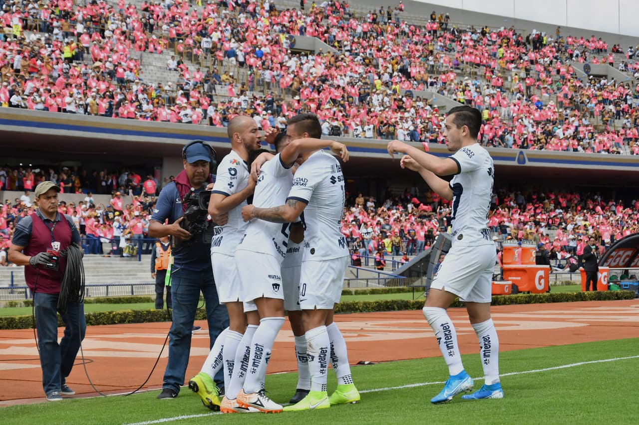 Pumas 1-2 León. Con goles de Macías y Tesillo, para La Fiera; por los locales descontó Carlos González.