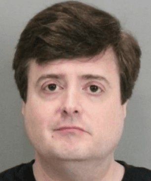 Eric Aspden, de 43 años, residía en Cupertino, en donde fue arrestado el 13 de abril.