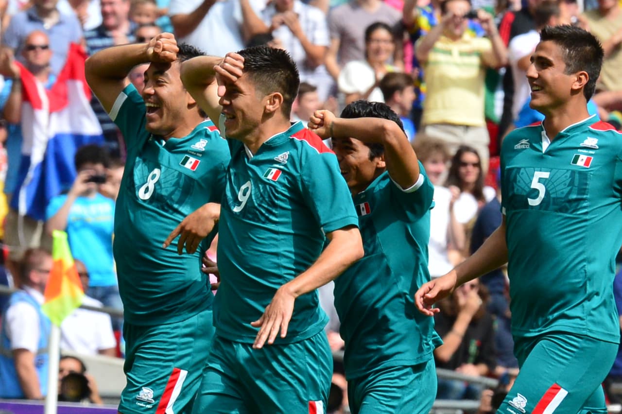 Con el dorsal 8, Fabián envió el centro que Oribe Peralta cabeceó al fondo del arco para darle una ventaja que sería inalcanzable para los sudamericanos.