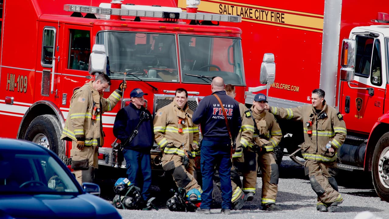Bomberos de Salt Lake City lograron apagar un incendio que afectó tres edificios en la ciudad