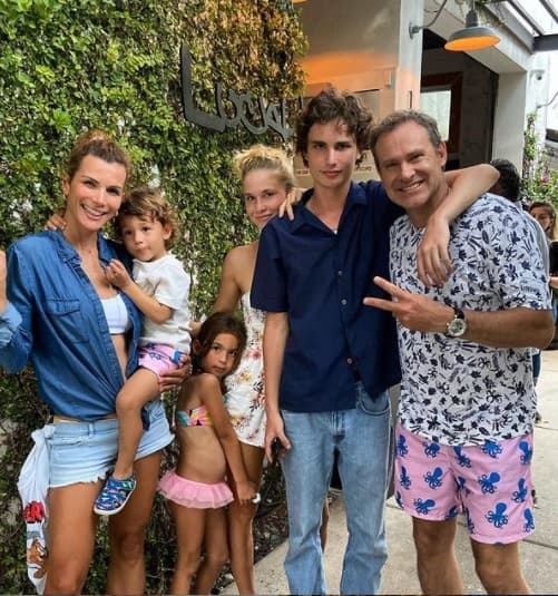 Sus hijos Hanna, Nicole, Alex, Michelle y Liam son la luz de su vida.