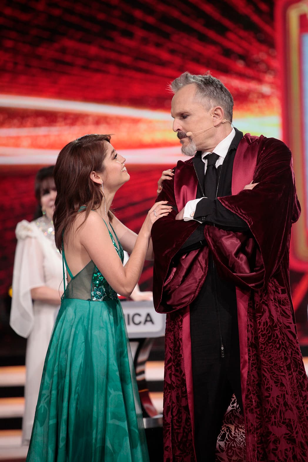 Gracias a Pequeños Gigantes, el público advirtió una faceta más relajada y poco conocida de Miguel Bosé.