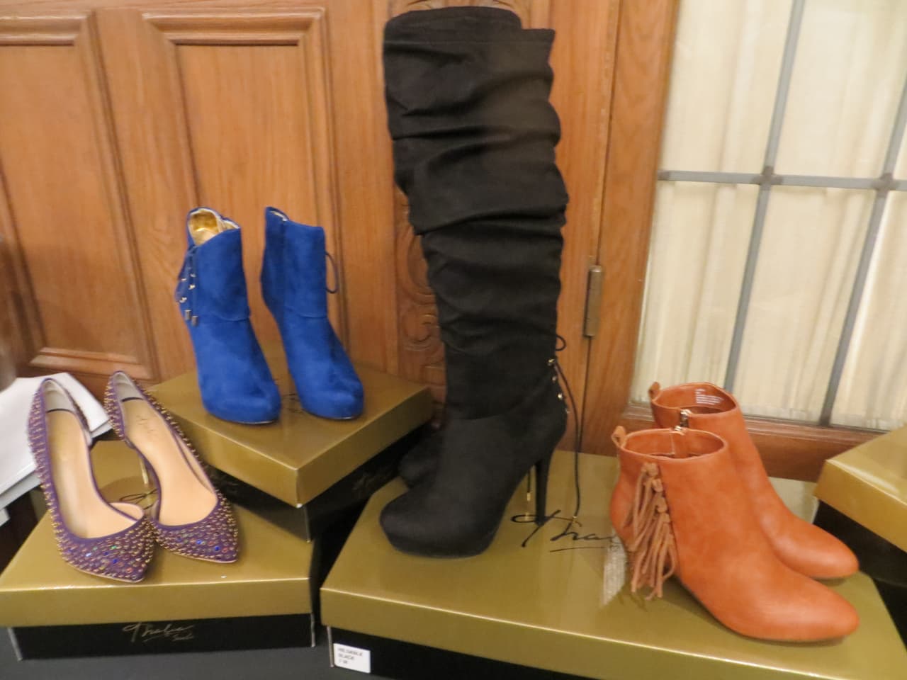 Y una línea de zapatos.