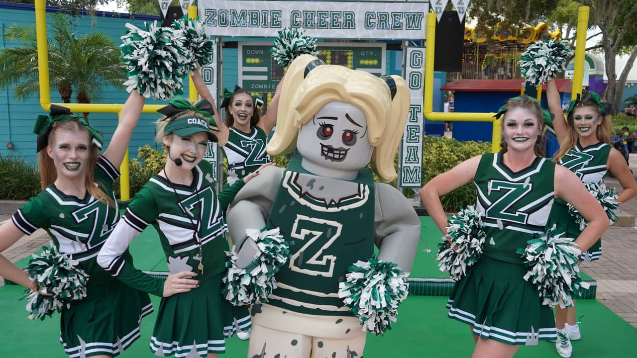 🍔 Menú temático de delicias monstruosas en "Brick-or-Treat".