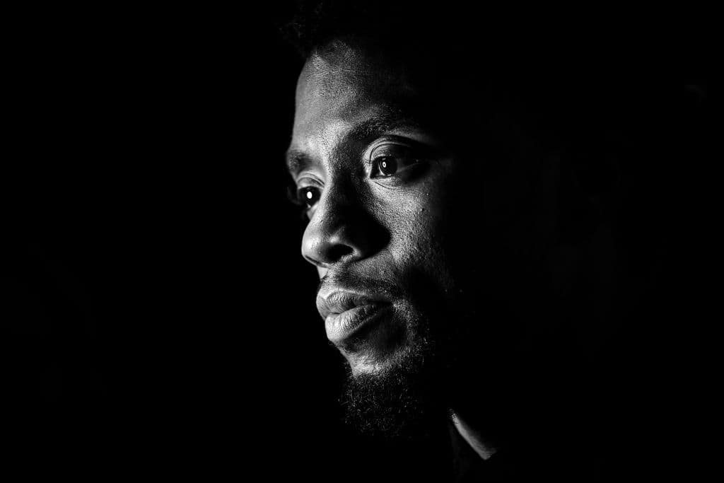 La noche del pasado 28 de agosto la familia de
<b><a href="https://www.univision.com/famosos/muere-chadwick-boseman-protagonista-de-black-panther-victima-de-cancer-fotos">Chadwick Boseman</a></b> dio a conocer la
<b> muerte del actor a los 43 años</b>, debido al
<b>cáncer de colon</b> que lo aquejaba desde el 2016.
<br>