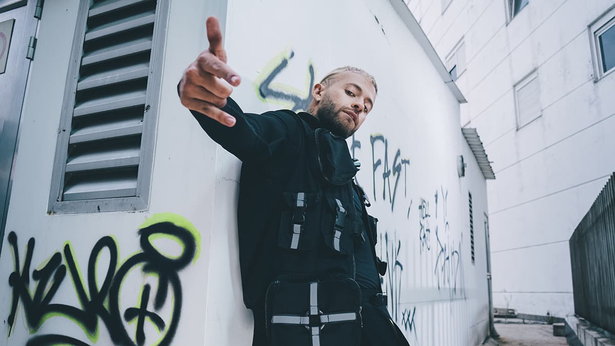 <b>Feid.</b> Este cantante y compositor colombiano se subirá al escenario de Premios Juventud por primera vez para cantar en estreno mundial el tema 'Pa Mí' Remix, al lado de Dalex, Sech, Cazzu, Lenny Tavarez y Rafa Pabón