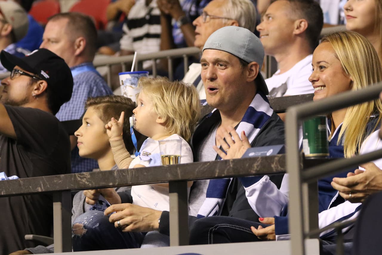 La pareja ha decidido poner en pausa sus carreras para enfocarse en la salud de su hijo, de igual manera la familia de la modelo se mudará a Estados Unidos para apoyarlos en este largo camino por recorrer.