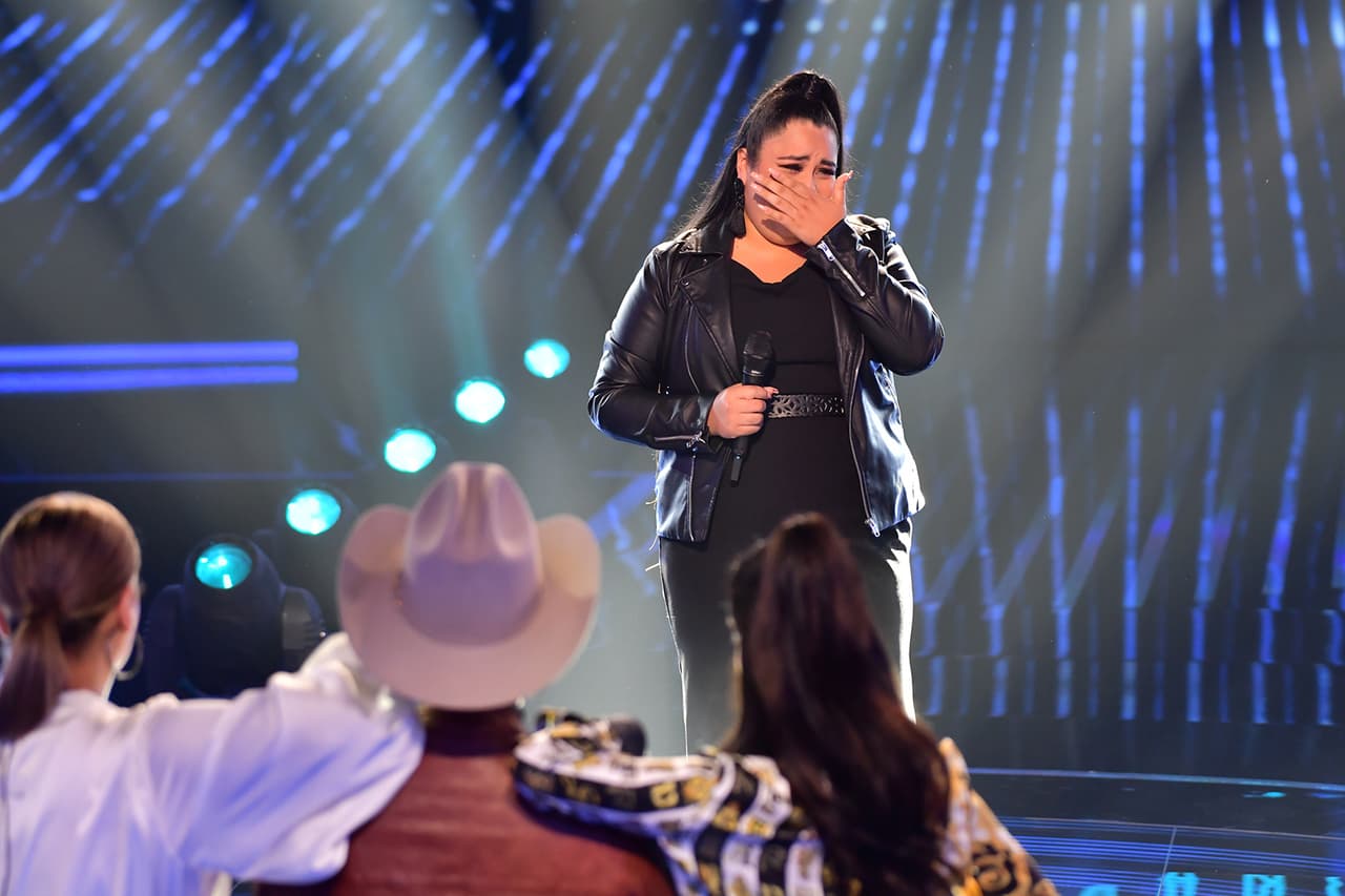 El tono de su voz e interpretación hizo que, de manera automática, los jueces se pusieran de pie, al igual que el público. Así fue que le dieron un emocionante "sí".