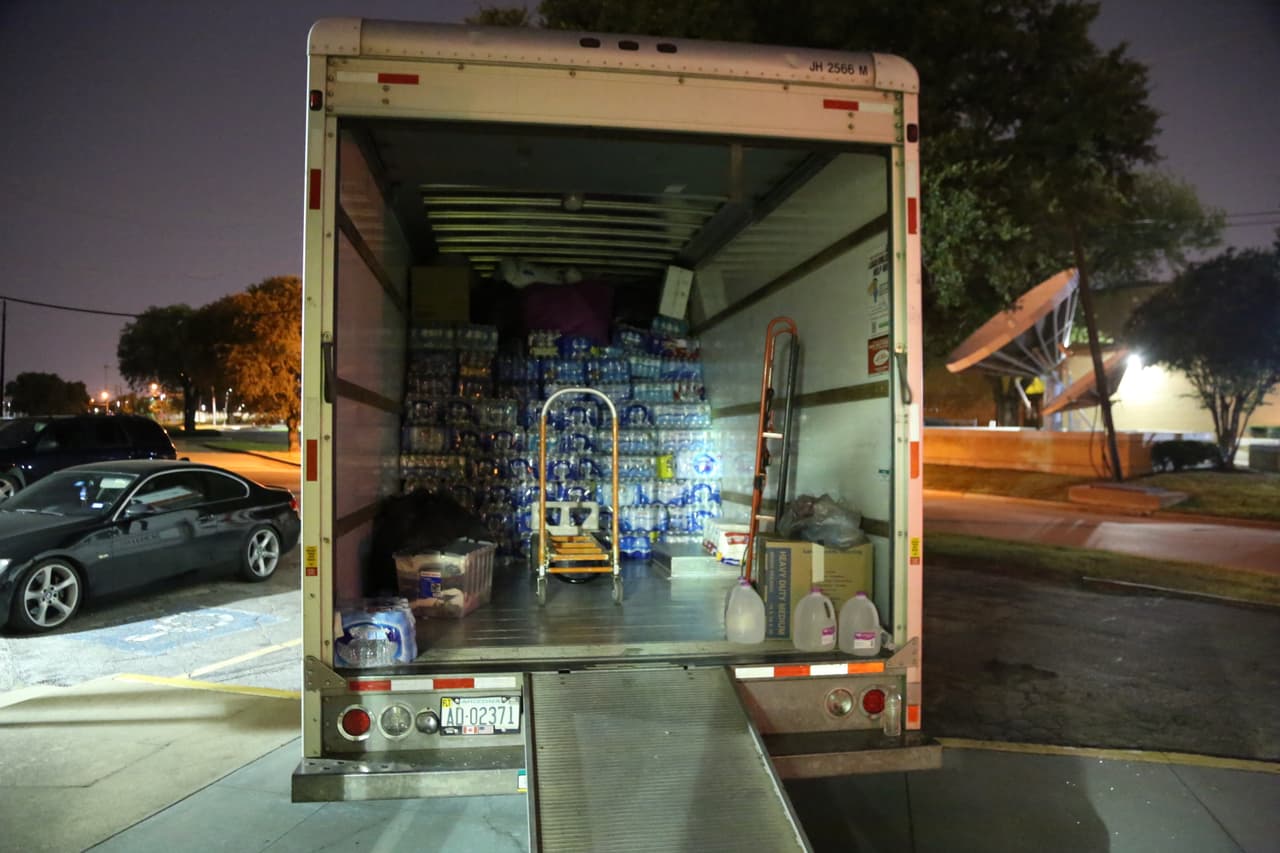 Raúl 'El Pelón', Carla Medrano y El Feo ya están en Texas y quedaron sin palabras por ver el apoyo de todos sus radioescuchas en Dallas.