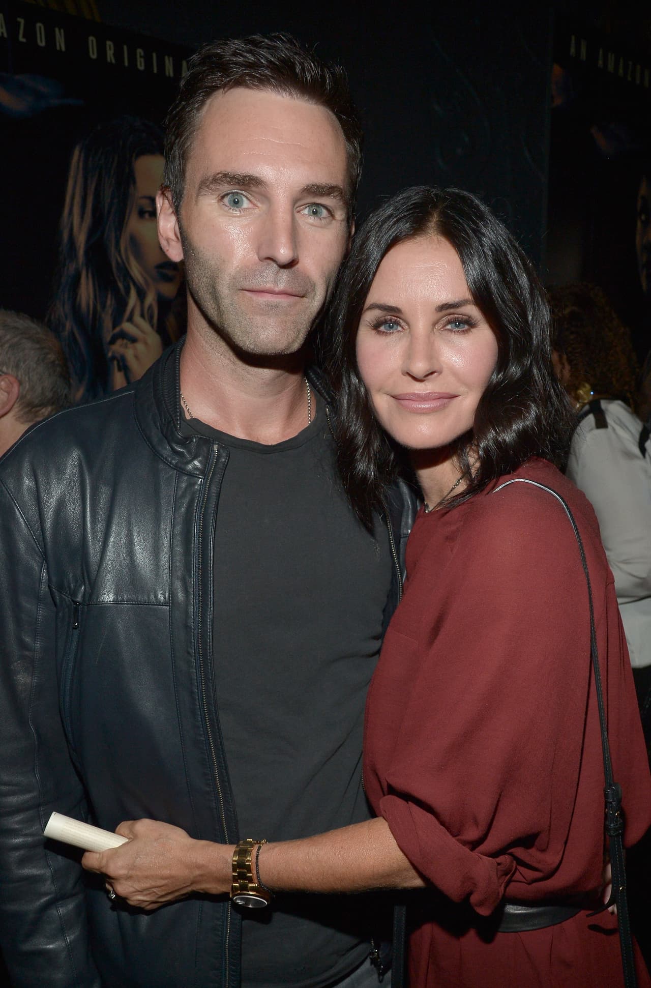 <b>#11 Courteney Cox </b>
<br>La protagonista de ‘Friends’ encontró el amor en Johnny McDaid, integrante de la banda de rock Snow Patrol. La pareja se lleva 12 años de diferencia: mientras que la actriz cumplirá 58 el próximo 15 de junio de 2022, el músico celebrará su cumpleaños 46 casi un mes después: el 24 de julio.