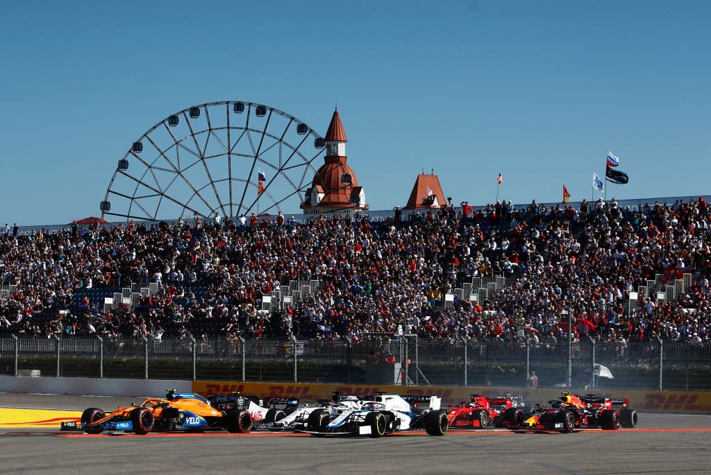 Bottas gana su segundo Grand Prix del año, en el podio lo acompañó Verstappen y Hamilton. El mexicano Sergio Pérez tuvo la oportunidad de tener un lugar en el podio pero se quedó en la cuarta posición en el Gran Premio de Rusia.