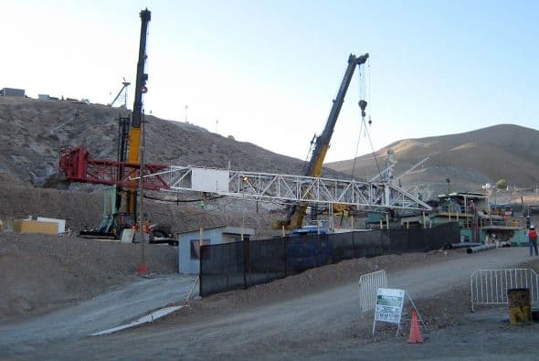 En tanto la máquina que lleva adelante el primer operativo de rescate o Plan A, una perforadora modelo Strata 950, "lleva un avance esta mañana de 308 metros. Avanzó 25 metros en las últimas 24 horas", según Aguilar.