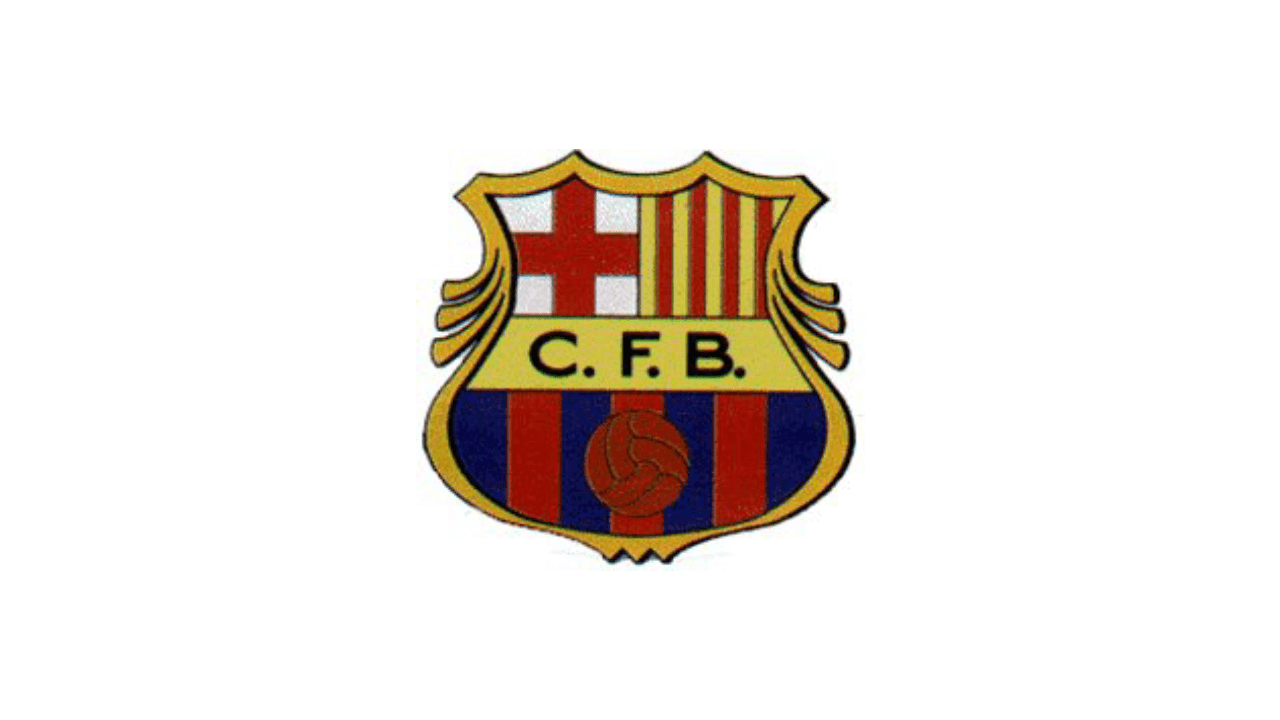 <b>Escudo de 1973</b>: el fichaje del futbolista holandés, Johan Cruyff marcó una antes y un después en la historia del club que había sufrido de una sequía de títulos y justo comenzó una época existosa.