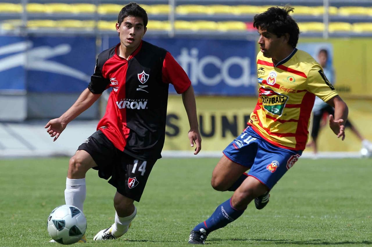 El lateral atlista César Ibañez era titular indiscutible en el 5-3-2 de Juan Carlos Chávez.