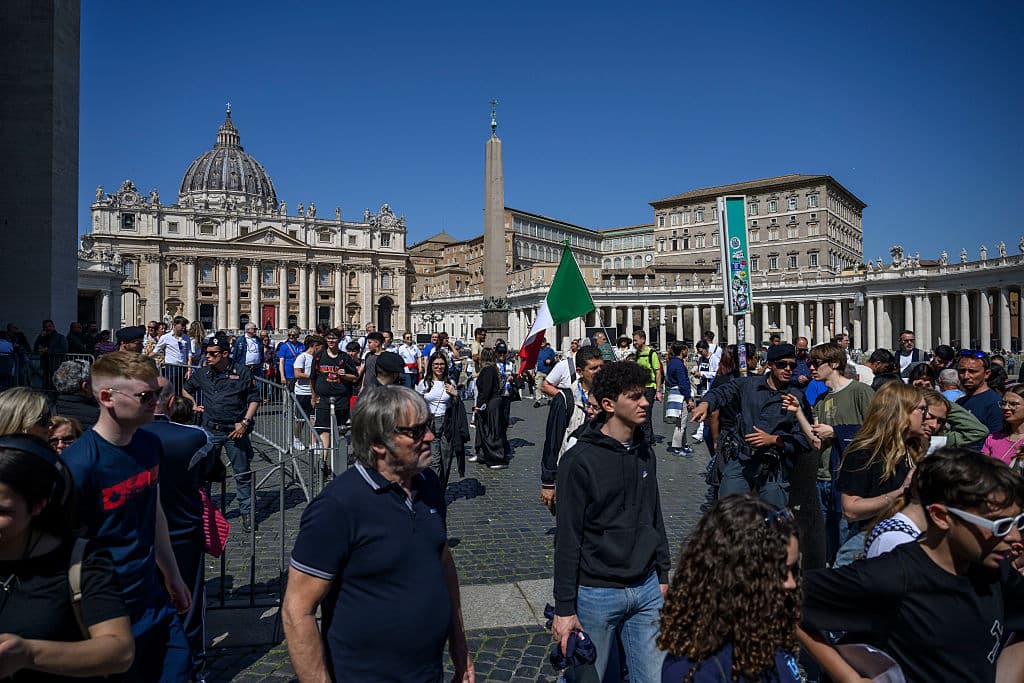 Fieles en la Plaza de San Pedro este martes.
