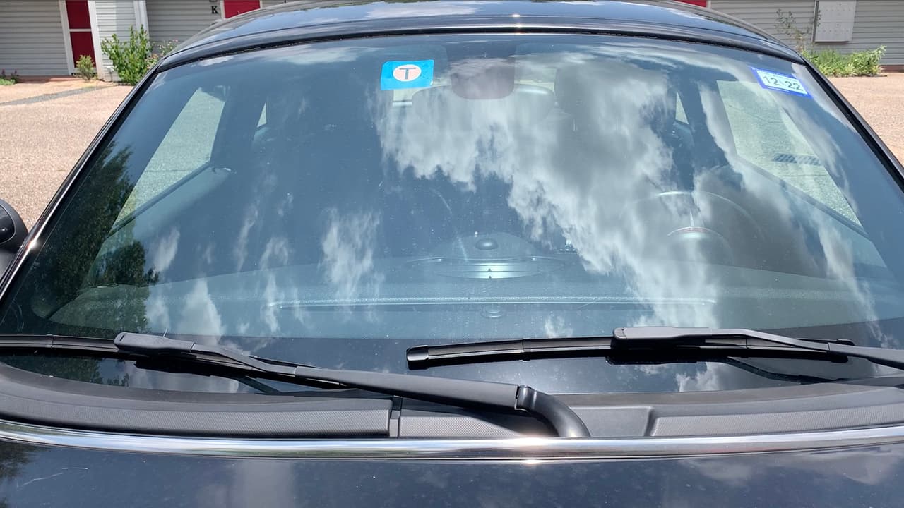 Otra de las consecuencias legales de dejar a un niño desatendido es que ese delito queda documentado en los antecedentes penales de la persona.