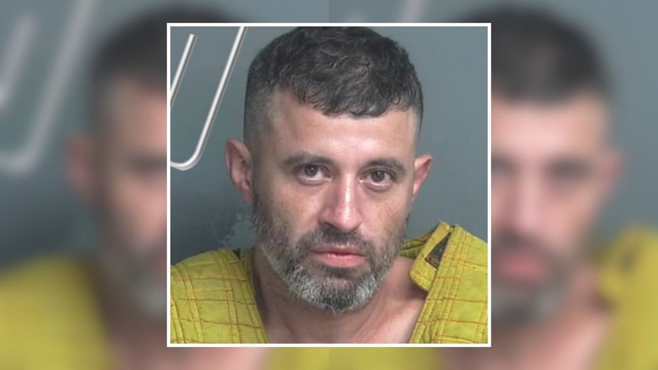 Encuentran dentro de colchón a uno de los diez fugitivos más buscados de Crime Stoppers