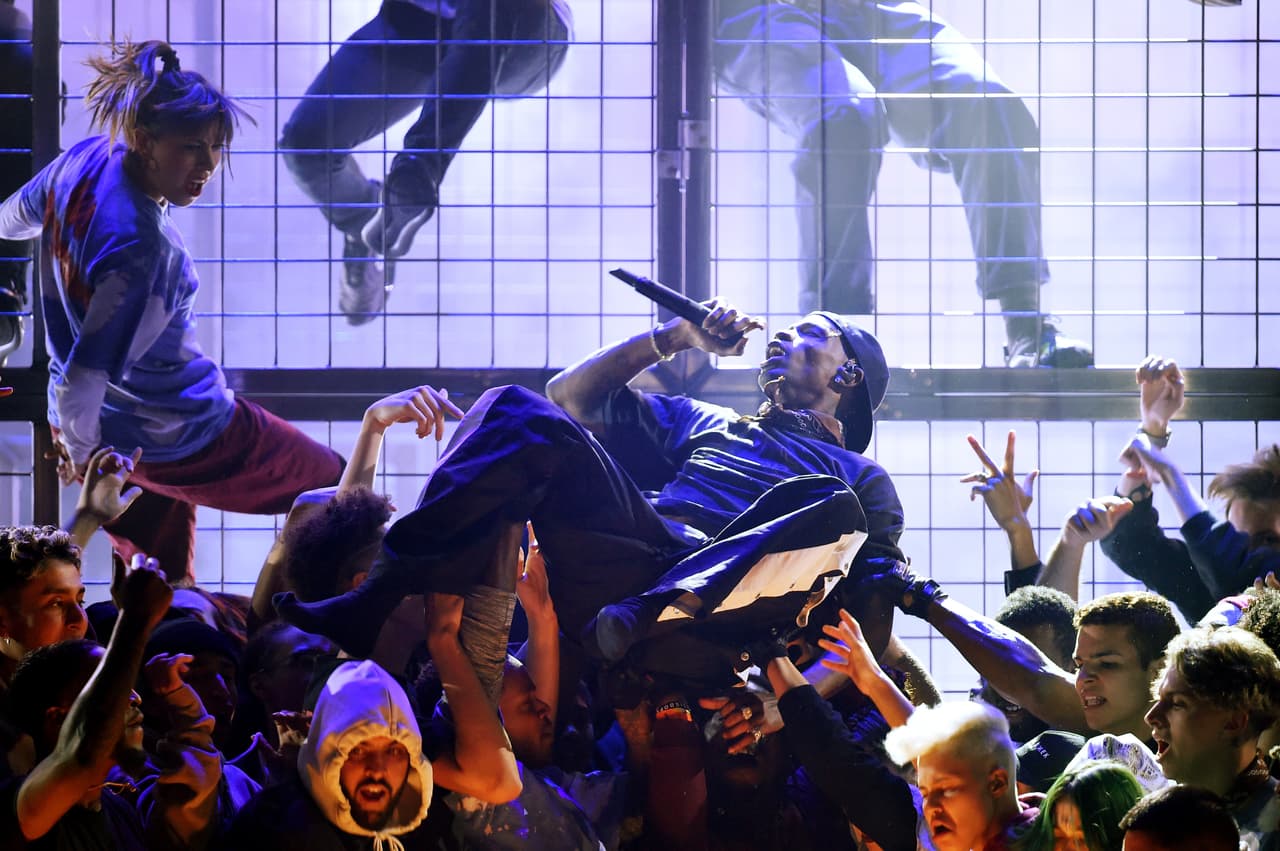 Los contendientes en la categoría de Mejor álbum incluyen ‘Scorpion’, de Drake; ‘Invasion of Privacy’, de Cardi B; 
<b><a href="https://www.univision.com/shows/el-gordo-y-la-flaca/la-tierna-reaccion-de-la-bebe-de-kylie-jenner-al-ver-a-su-papa-travis-scott-desde-la-tv-en-el-super-bowl-video">‘ASTROWORLD’, de Travis Scott</a></b>; ‘The late XXXTentacion’s’ y ‘Beerbongs & Bentrleys’, de Post Malone.