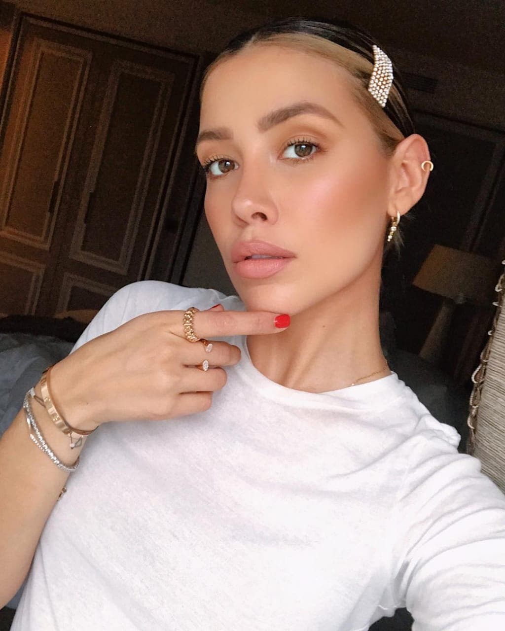 "¿Para cuándo? Es una 
<b><a href="https://www.univision.com/famosos/este-es-el-mensaje-de-michelle-salas-para-quienes-la-critican-atencion-frida-sofia-fotos" target="_blank">pregunta que siempre me hago</a></b>", admitió. 
<br>