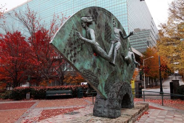 Atlanta tiene una gran cantidad de actividades para personas de todas las edades, en esta ciudad se puede disfrutar de todo desde museos, parques hasta edificios históricos y otros lugares que sin duda te sorprenderán.