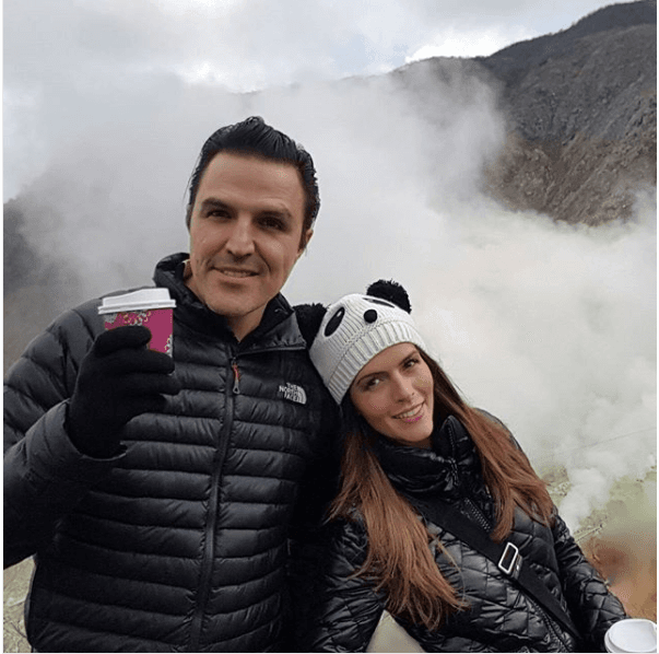 En el mensaje la pareja no detalla cuánto tiempo tiene Claudia de embarazo, ni tampoco si utilizaron algún método para lograrlo o si fue de manera natural.