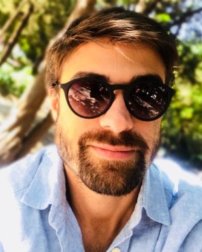 Finalmente, Geraldine no descartó que en algún momento pueda dar otra oportunidad a ese amor: “Fue muy bonito, pero tal vez no era el momento, las niñas necesitaban también su tiempo y su espacio. Lo quiero muchísimo, tenemos una muy bonita amistad, lo quiero, lo respeto y lo admiro muchísimo, es un chavo de los que de verdad hay pocos… pero ya veremos más adelante”.
<br>