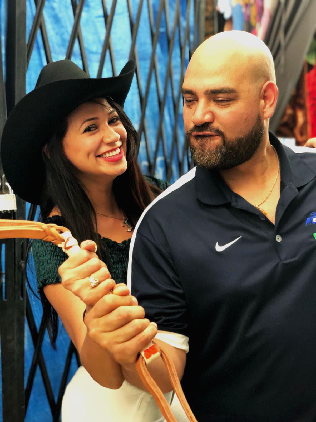 <b>El Pelón</b> y sus caras hicieron que la sonrisa de
<b>Carlita</b> brillara más.