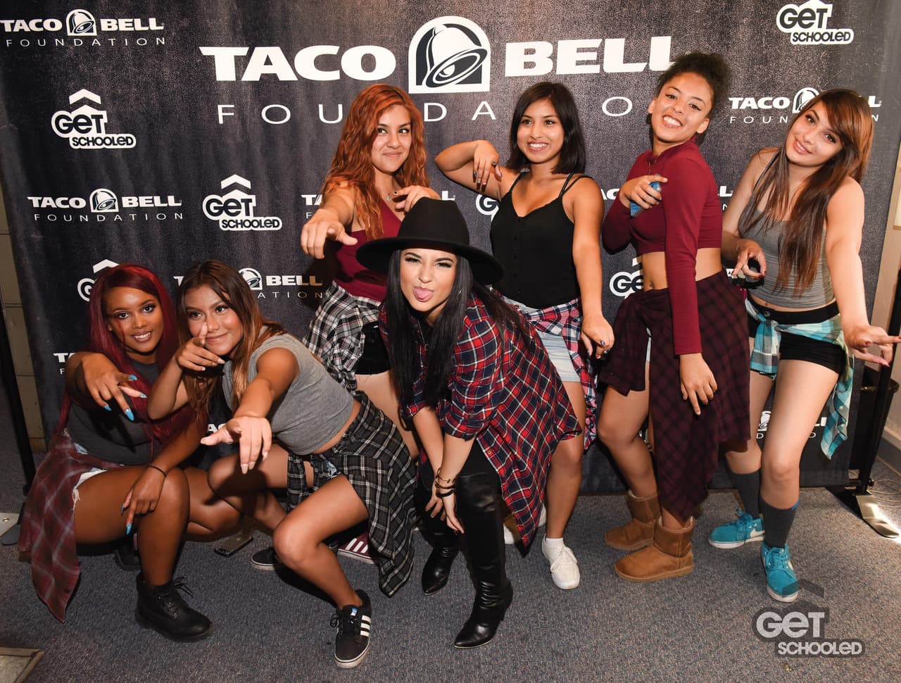 Becky reconoce el esfuerzo de estos chicos por alcanzar sus sueños a través de los estudios.