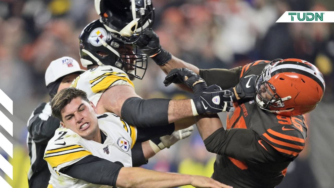 Garrett golpea a Rudolph con su propio casco