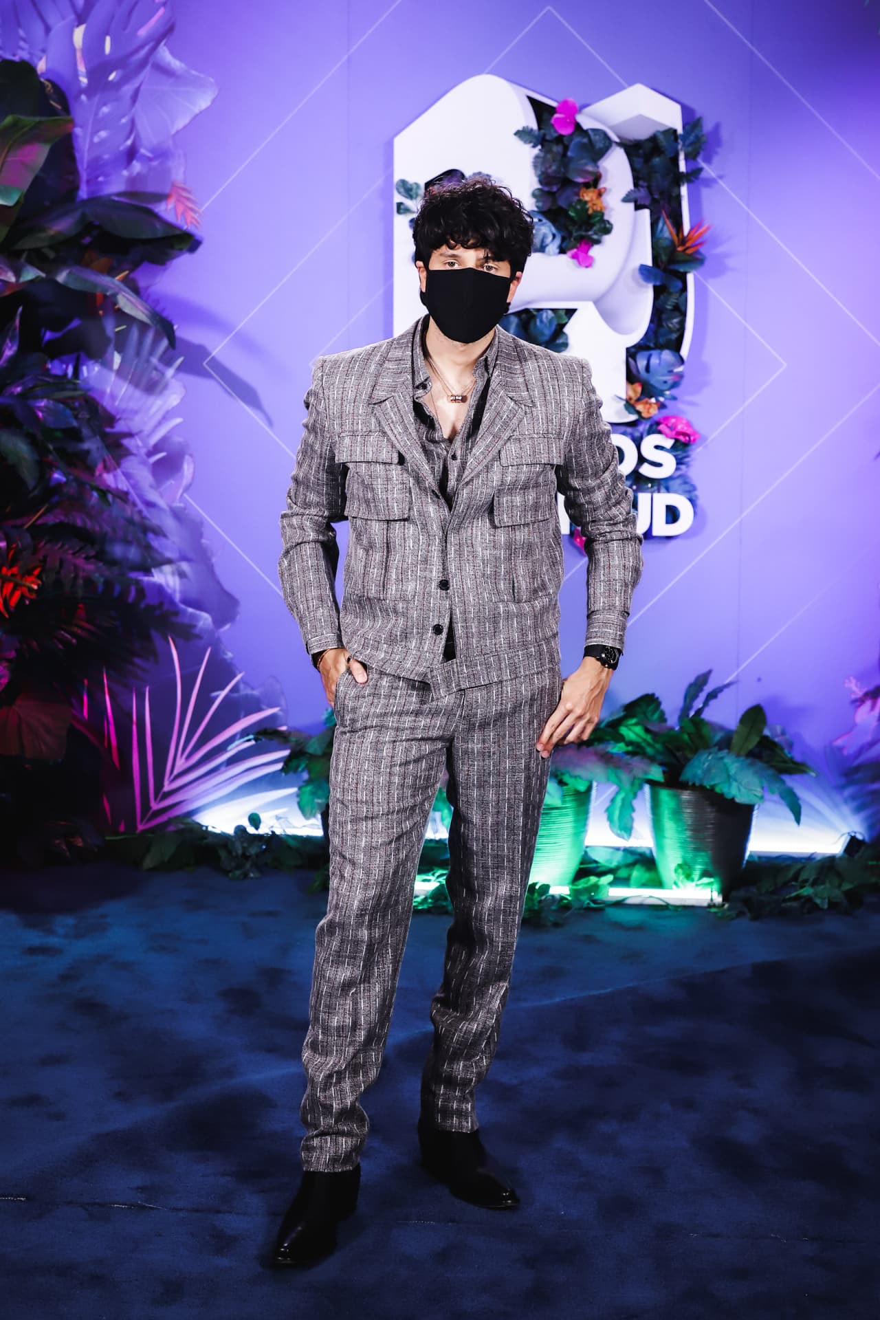 Desde su llegada al Seminole Hard Rock Hotel & Casino, Sebastián Yatra dejó claro que esta sería su noche. A su paso por la alfombra azul, el colombiano mostró la mejor actitud.