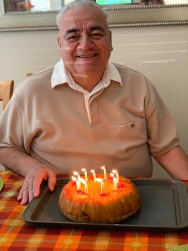 <b>Arturo Benavides, 60 años </b> 
<br>Estaba haciendo un recado el sábado con su esposa, Patricia Benavides, cuando un hombre armado abrió fuego, según escribió una sobrina nieta del hombre en Facebook. Su esposa logró salir ilesa. Benavides se retiró hace unos dos años después de trabajar como conductor de autobús para Sun Metro, la agencia de transporte público de El Paso. Antes de eso, sirvió en el Ejército.