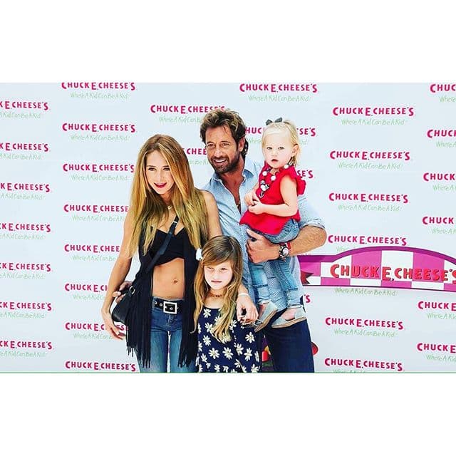 Llevan siete años de relación y tiene dos pequeñas Elise Marie es la mayor de seis años y Alexa Miranda de tan solo un año.