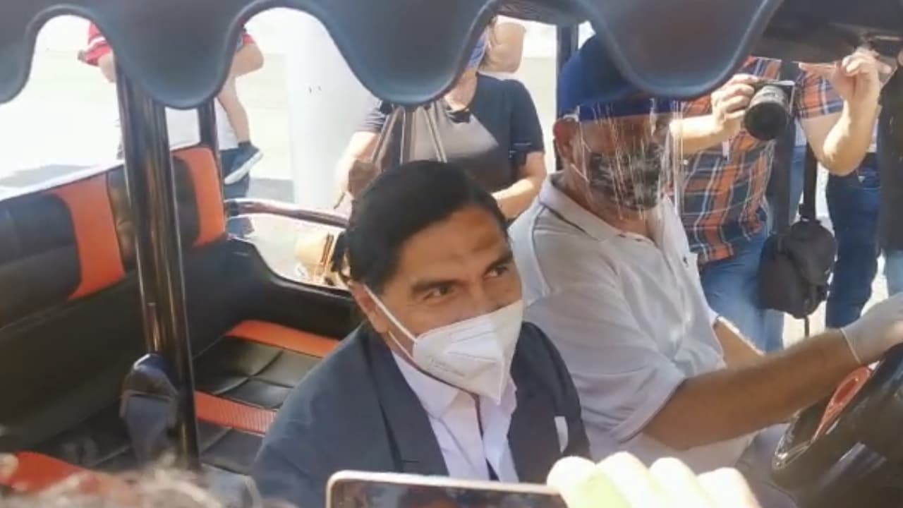 Al frente de los Pumas de la UNAM dirigió 49 encuentros. Consiguió 18 victorias, 10 empates y 21 derrotas.