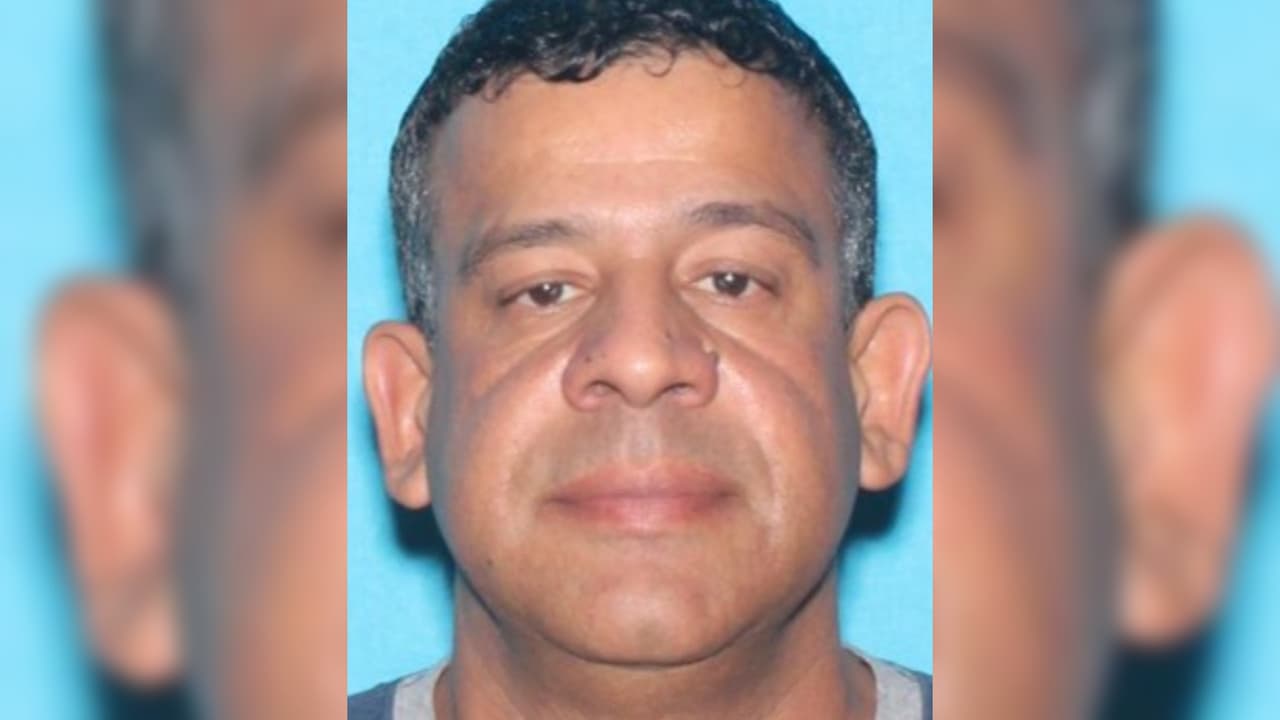 Buscan a presunto delincuente sexual prófugo, incluido en lista de los 10 más buscados de Texas